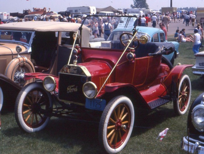 Ford 1915 model sedan i4 miles manual offered