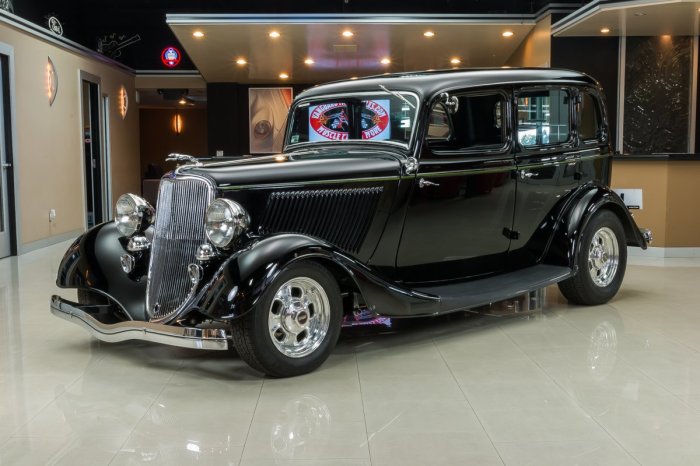 1933 Ford 4-Dr Sedan: A Classic American Icon