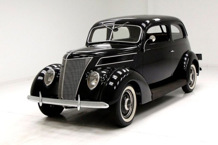 Tudor sedan