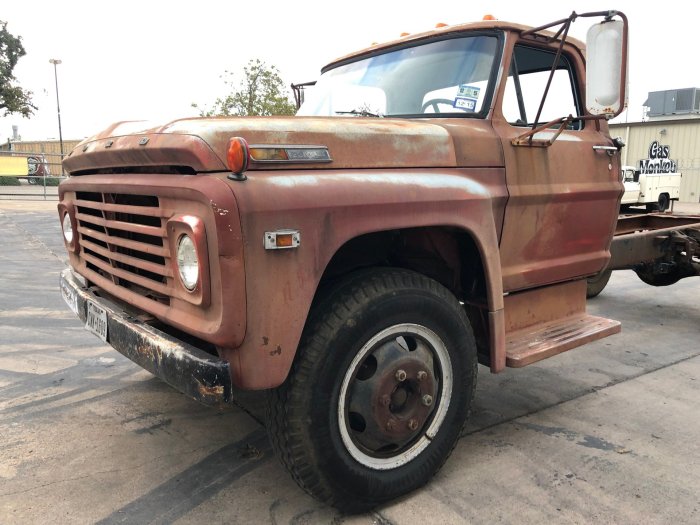 2000 Ford F600: A Heavy-Duty Truck Overview