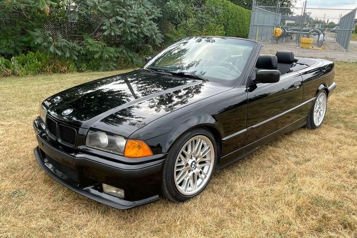 1994 BMW 325i: A Classic Sports Sedan