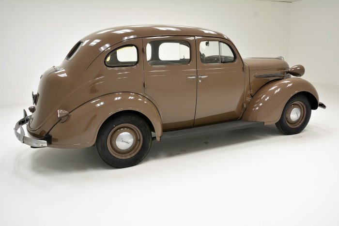 Plymouth 1937 door sedan