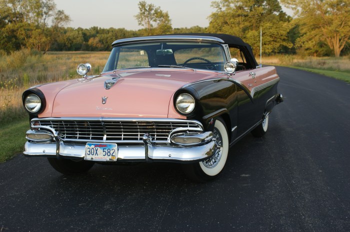 1956 Ford Sunliner