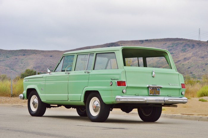 Wagoneer jeep dakota sioux