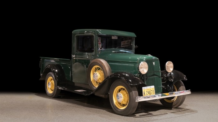 1933 Ford 1-1/2 Ton Pickup