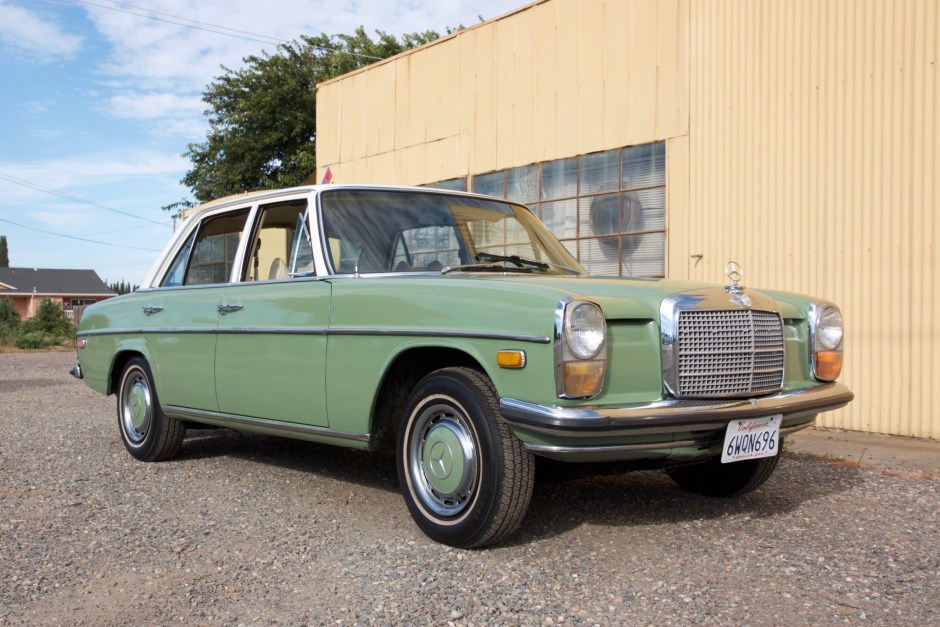 Sedan w115