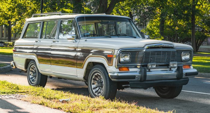 1984 Jeep Grand Wagoneer