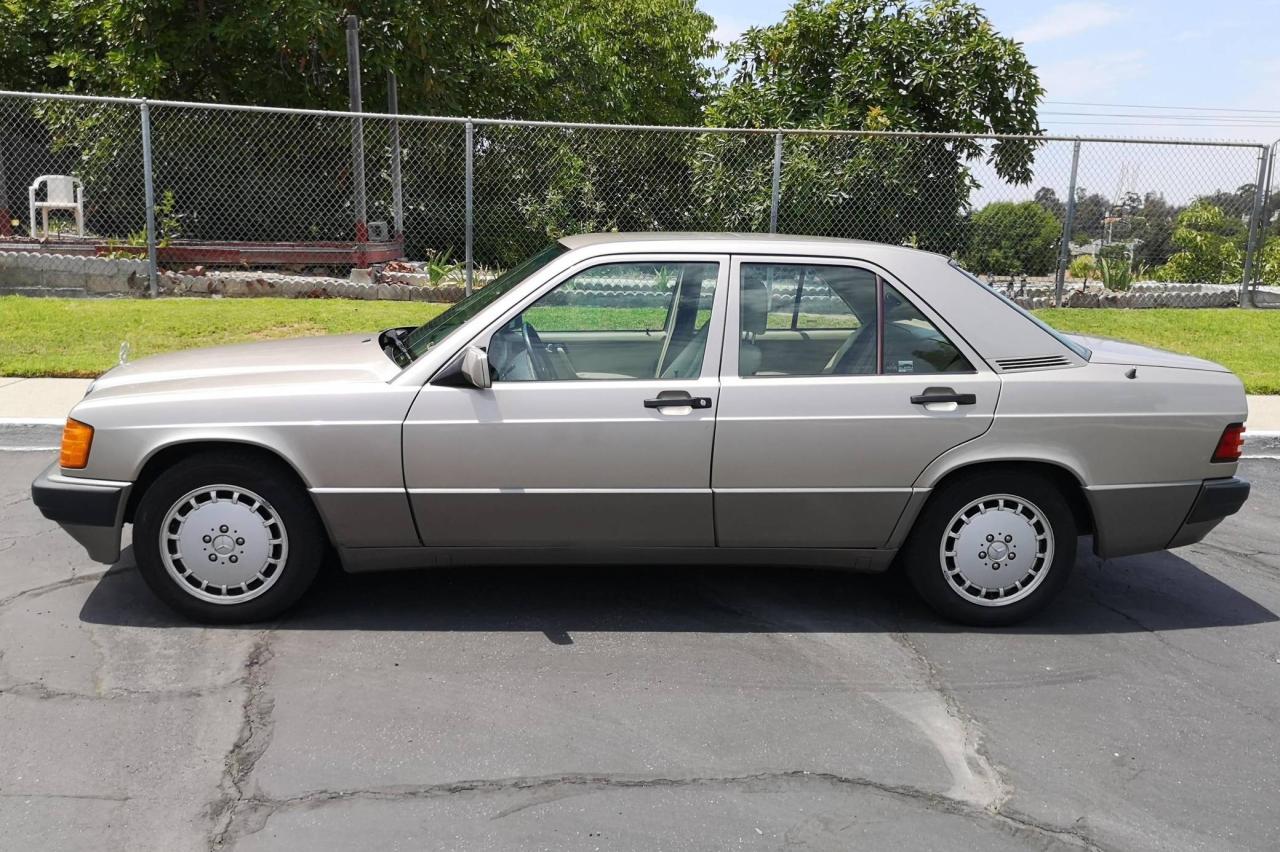 1993 Mercedes-Benz 190E 2 3