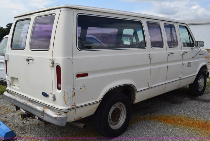 1988 Ford E250: A Classic Van for Work and Play