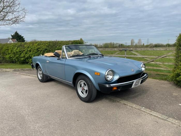 Fiat spider 1980 winning award 2000 journal seller