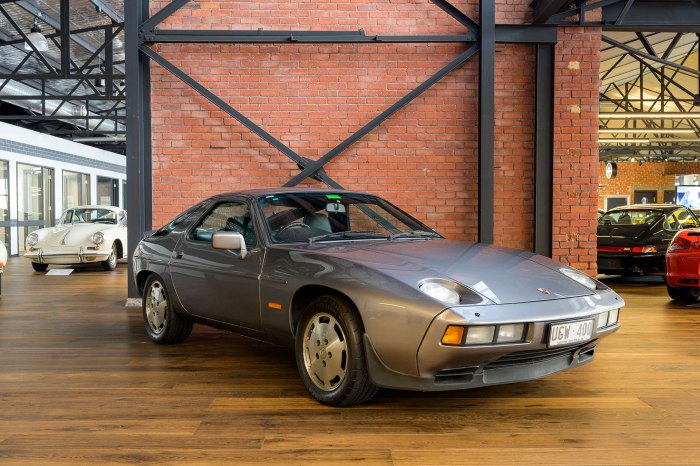 Porsche 1984 928s miles only