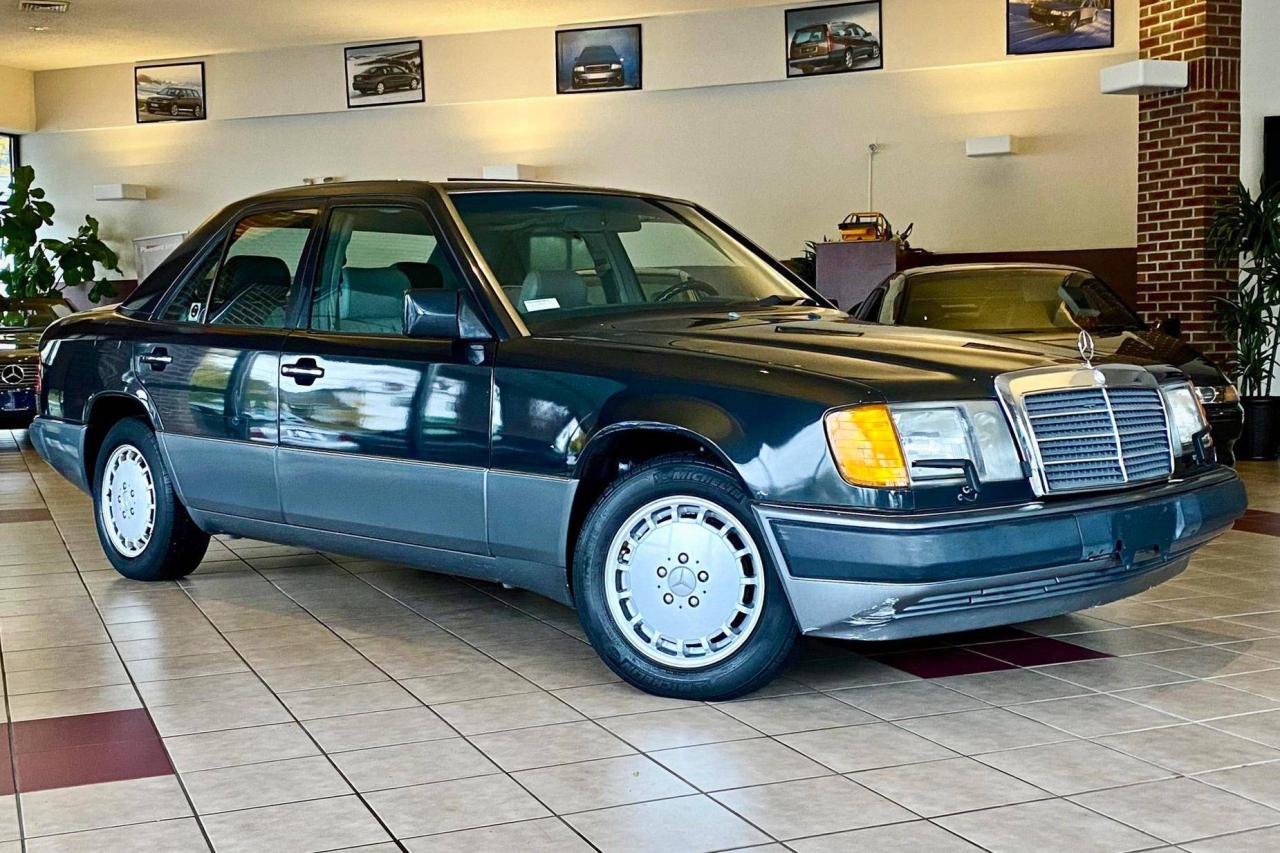 1992 Mercedes-Benz 300SE: A Classic Luxury Sedan