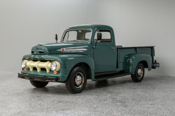 Ford 1952 f2 green truck meadow pickup spd miles manual true too good immaculately restored looks sale