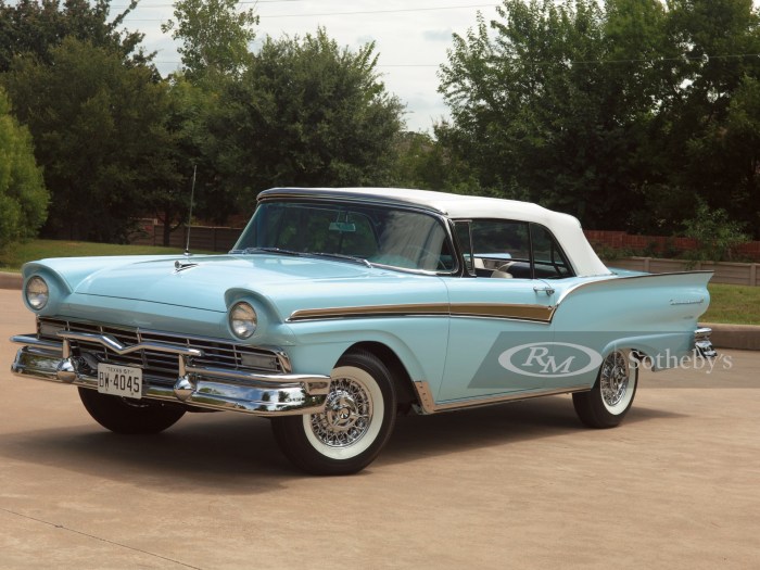 1957 Ford Fairlane Sunliner: A Classic American Convertible