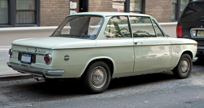 1967 BMW 1600: A German Classic Takes Shape