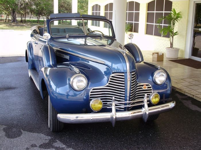 1940 Buick Century: A Classic American Automobile
