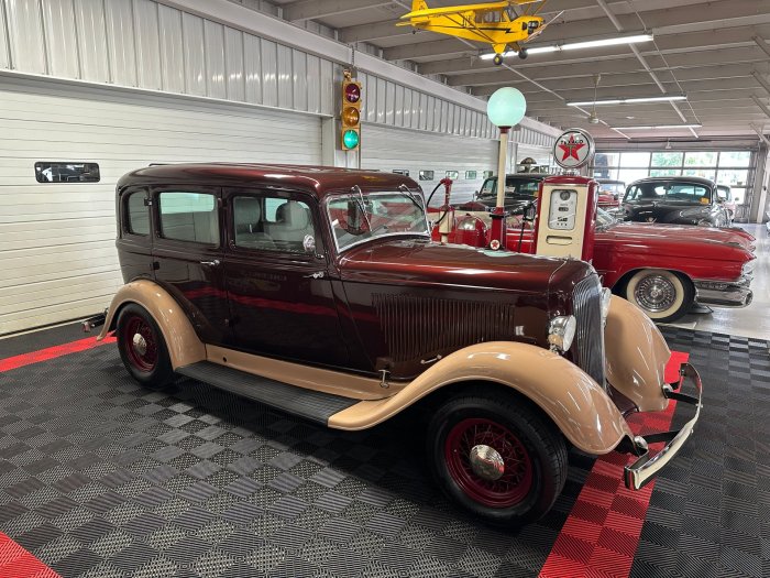 Plymouth 1933 pd sedan door deluxe model sale volo illinois classic car cc classiccars inspection financing insurance transport