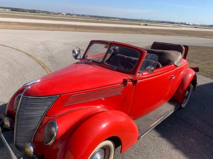 1937 Ford Roadster: A Classic of the Depression Era