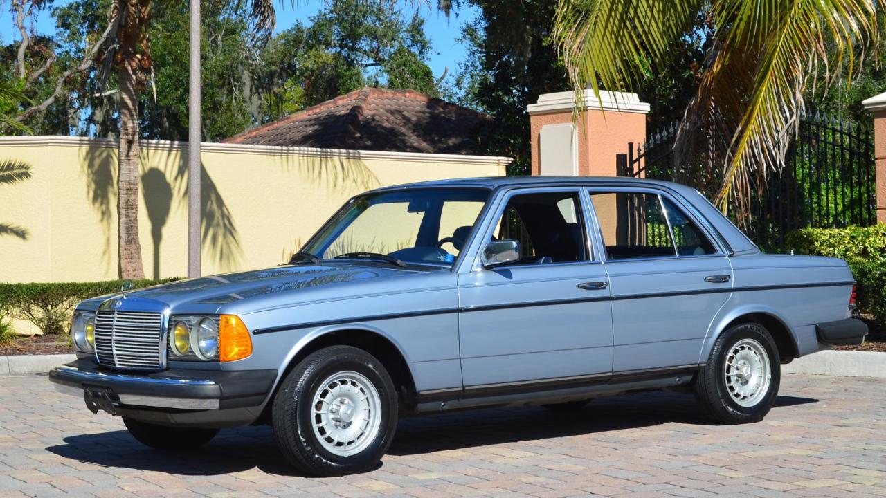 Mercedes 300d benz 1983 1984 diesel w123 mecum cars kissimmee screen full engine fl0117 saved