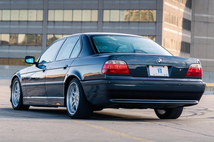 Bmw 2001 740i series sedan 2010
