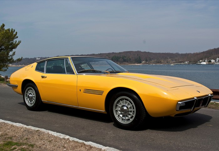 Maserati ghibli 1968 car yellow momentcar