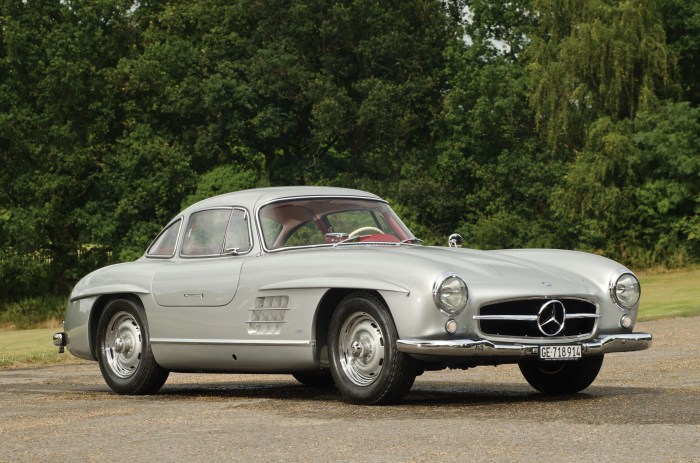 1955 Mercedes-Benz 300SL: A Timeless Icon