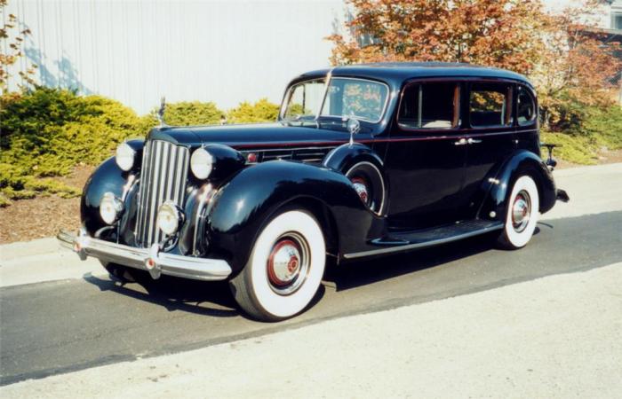 1939 Packard 1707: A Classic American Luxury Car