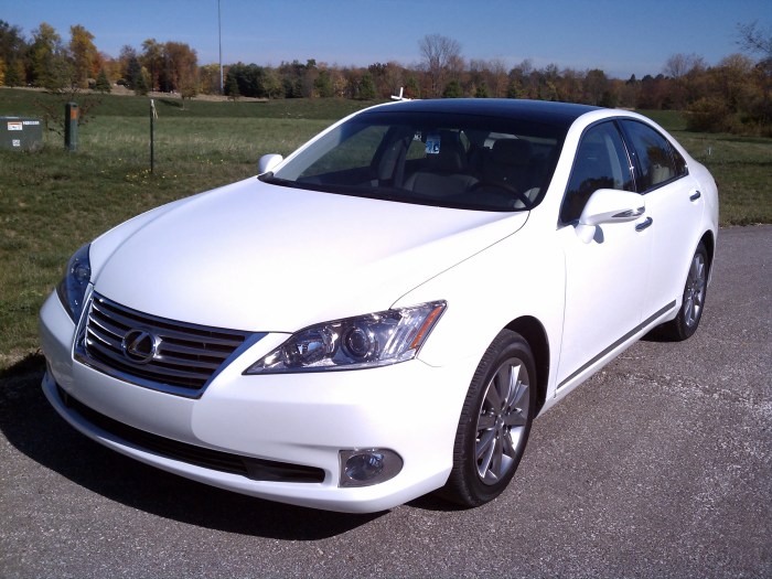 2010 Lexus ES350: A Luxurious Sedan Review