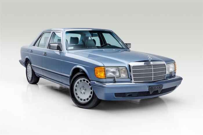 1990 Mercedes-Benz 300SE: A Classic Luxury Sedan